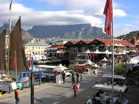 Auf den Stegen der Waterfront